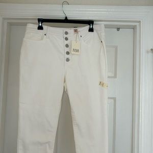 White denim pants